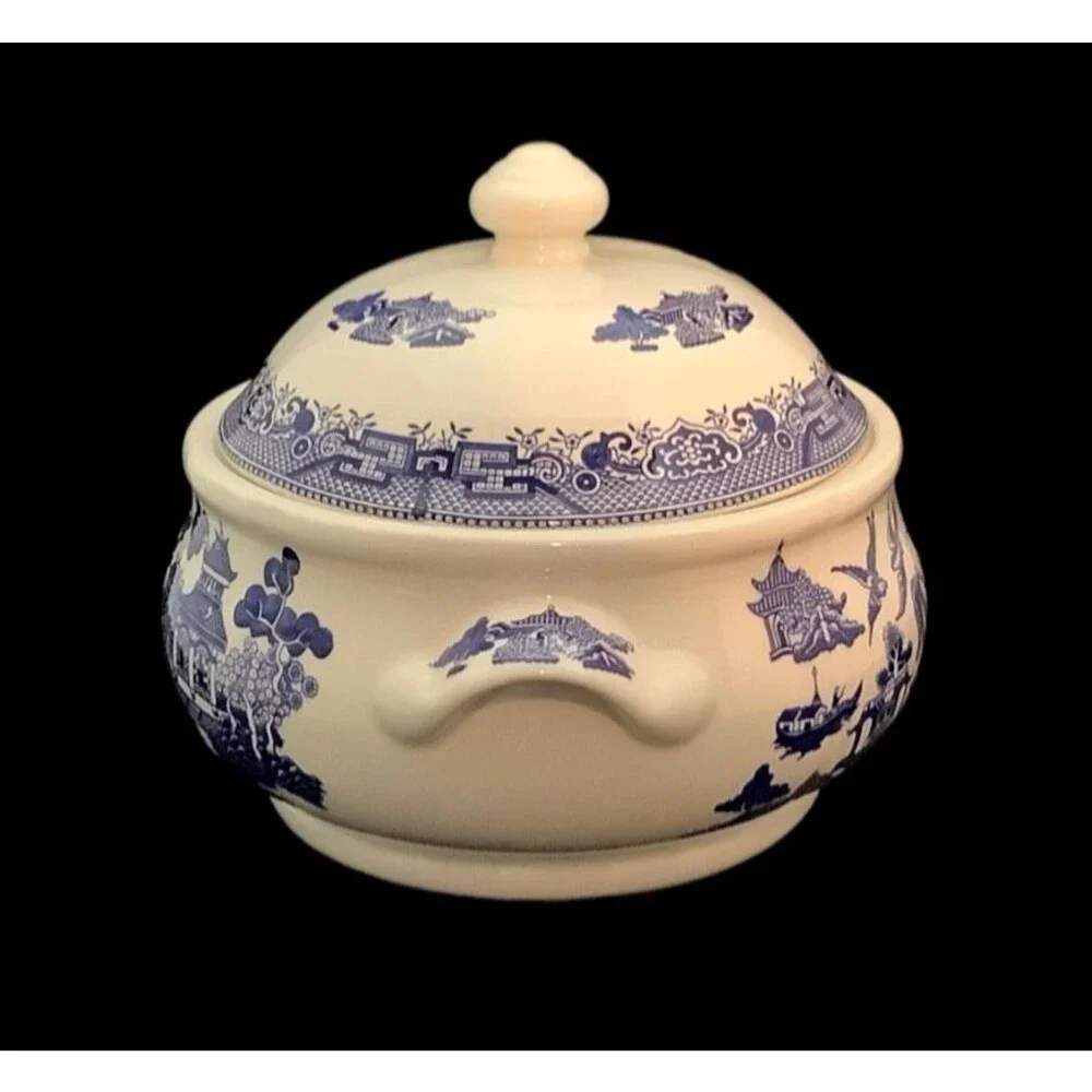 CHURCHILL Blue Willow Vegetable Large Serving Dish Bowl Handles w/ Lid 6.5